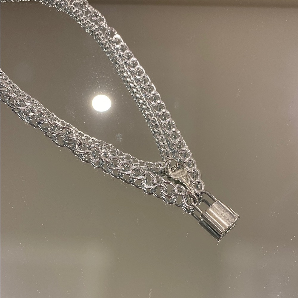 Elegant Silver Chain Necklace with Padlock Pendant